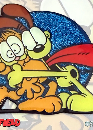Odie's Hug - Garfield Pin